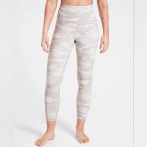 Athleta Elation 7/8 tight in Taupe Camo sz. XS